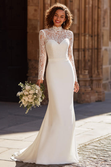 Robe de mariée sirène ivoire col haut dentelle appliquée balayage traîne